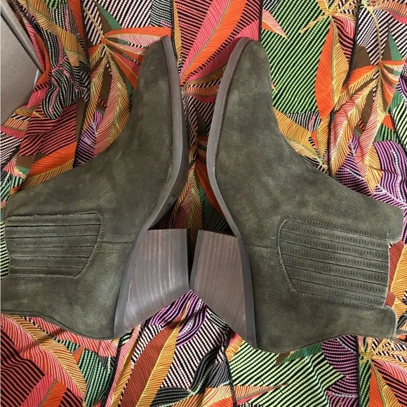 Patina suede boots - Picture 5 of 11